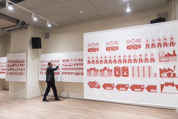 Andreas Siekmann: Pawns, Trustees, and the Invisible Hand