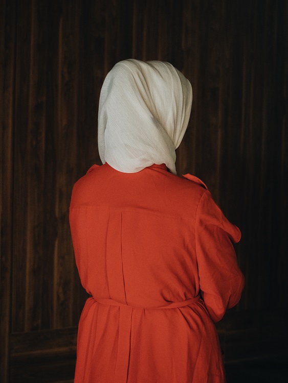 How do we tell stories? About the power of language and images.